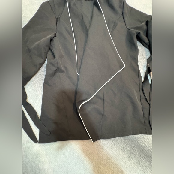 (B1) SHEIN Black White Piping Open Front 3/4 Tie Sleeve Blazer Jacket 0XL 12 - Picture 5 of 8